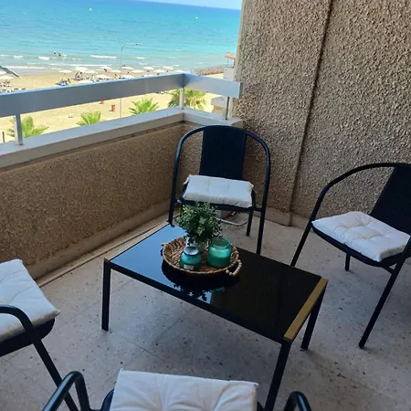 Apollon Sea View Beachfront Ap 302 Apartment Larnaka