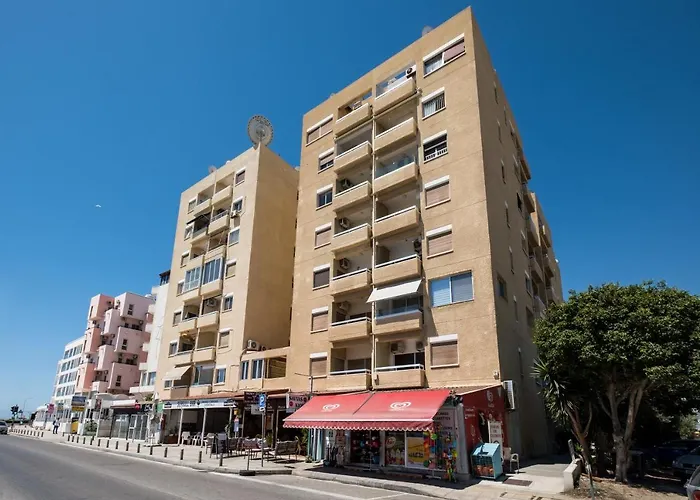 Apollon Sea View Beachfront Ap 302 ラルナカ