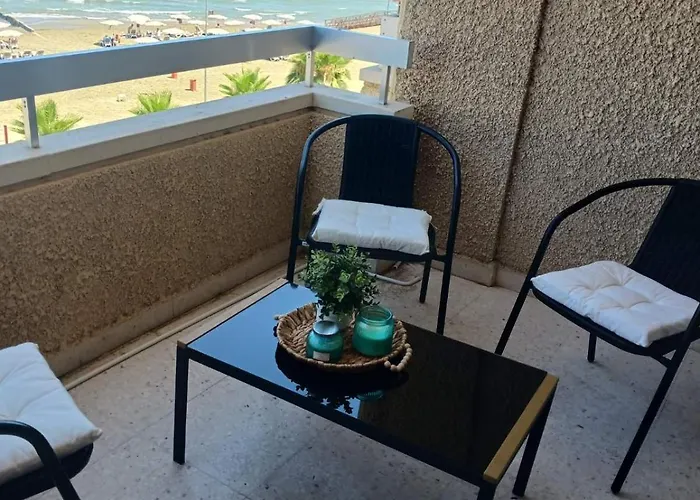 Apollon Sea View Beachfront Ap 302 アパート ラルナカ